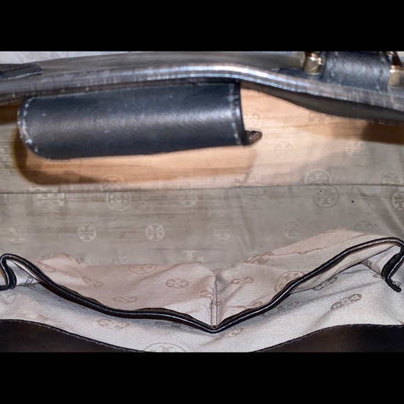 Tory Burch Robinson Triangle - Picture 4 of 6